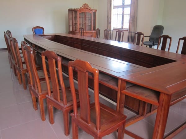 Bàn ghế phòng họp bằng gỗ
